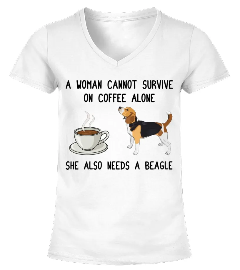 A woman cannot survive on coffee alone Camiseta cuello pico Mujer