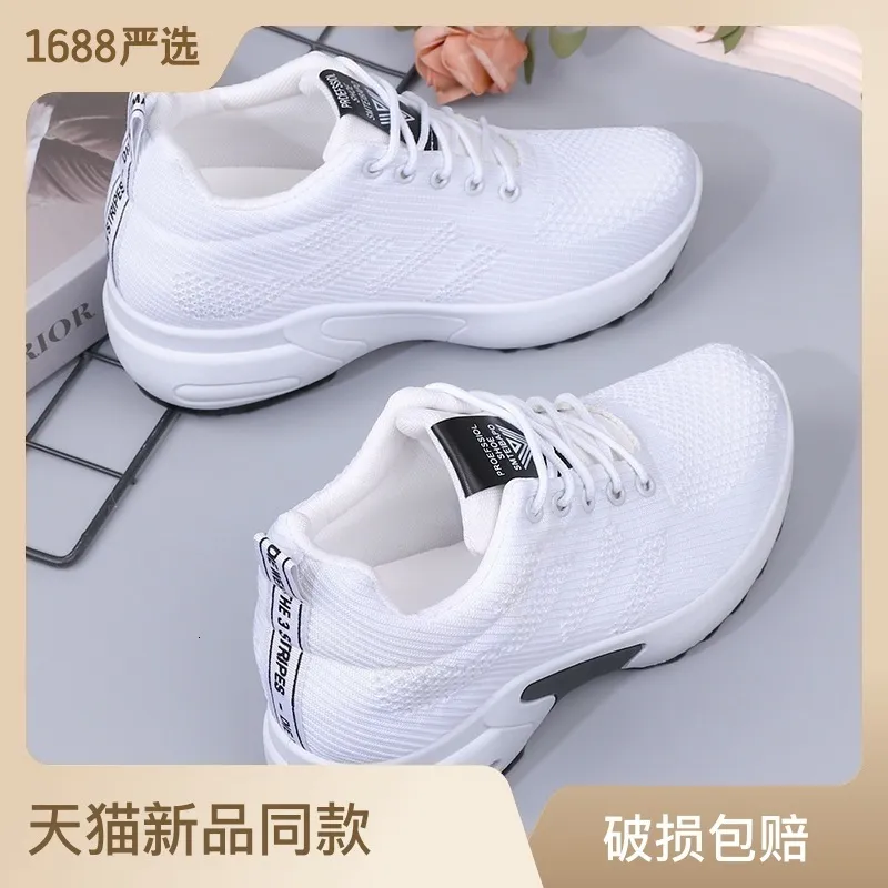 Femenina 2024 Autumn New Fly Weave Mesh Breatable Remillable Casual Sports para mujeres con pequeños zapatos blancos internos