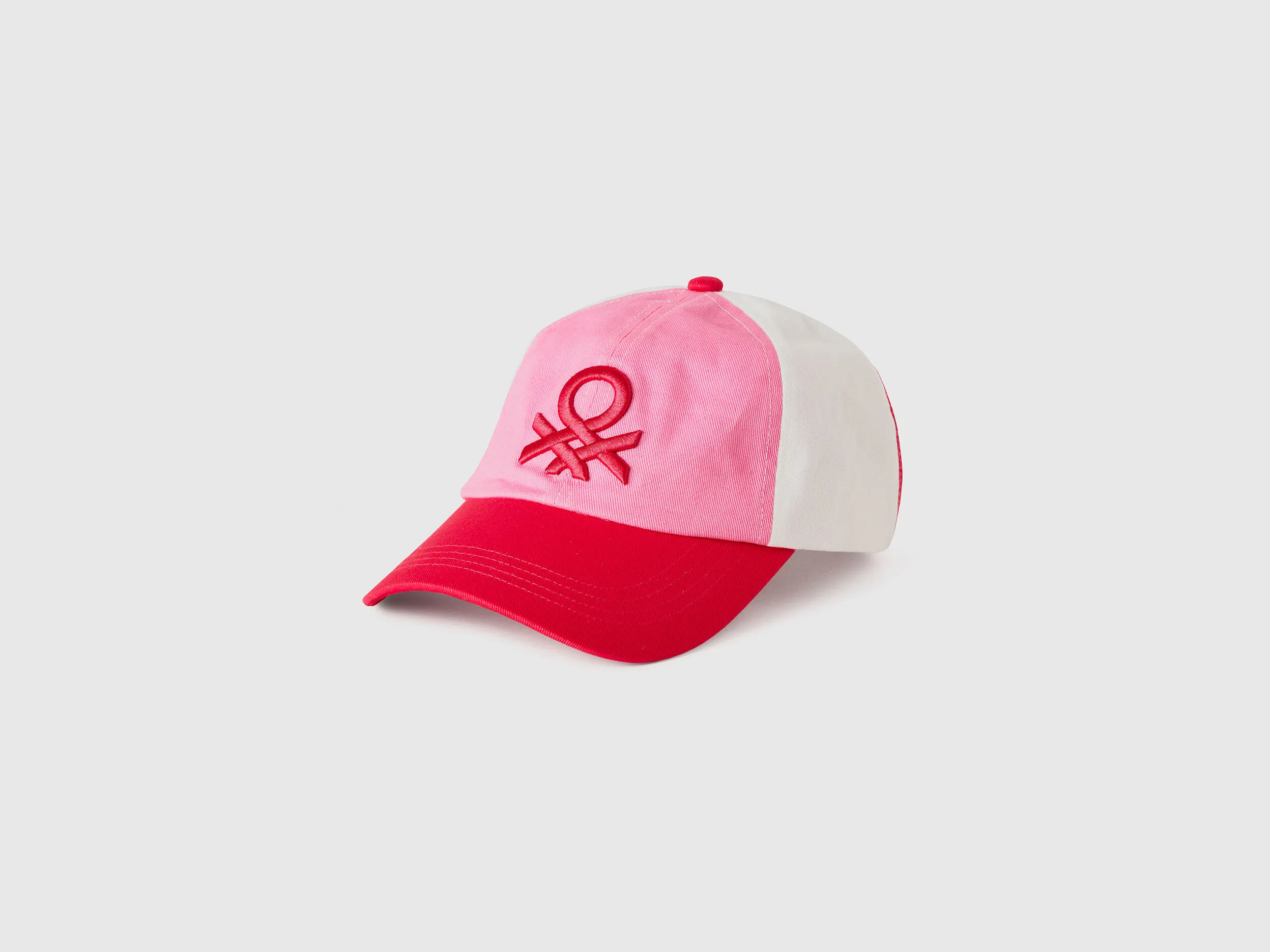 Gorra de béisbol con logotipo